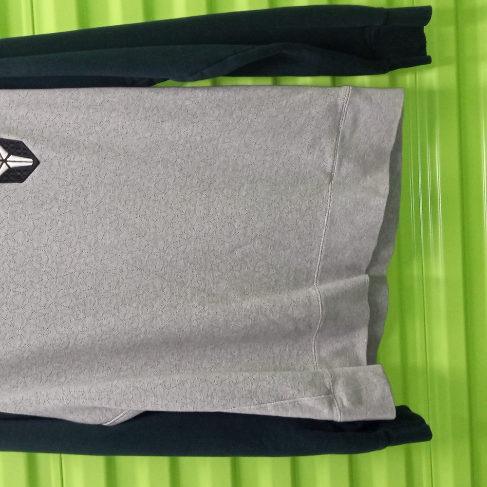 KOBE MOMBA Nike Gray Sportswear with Navy Blue Trim